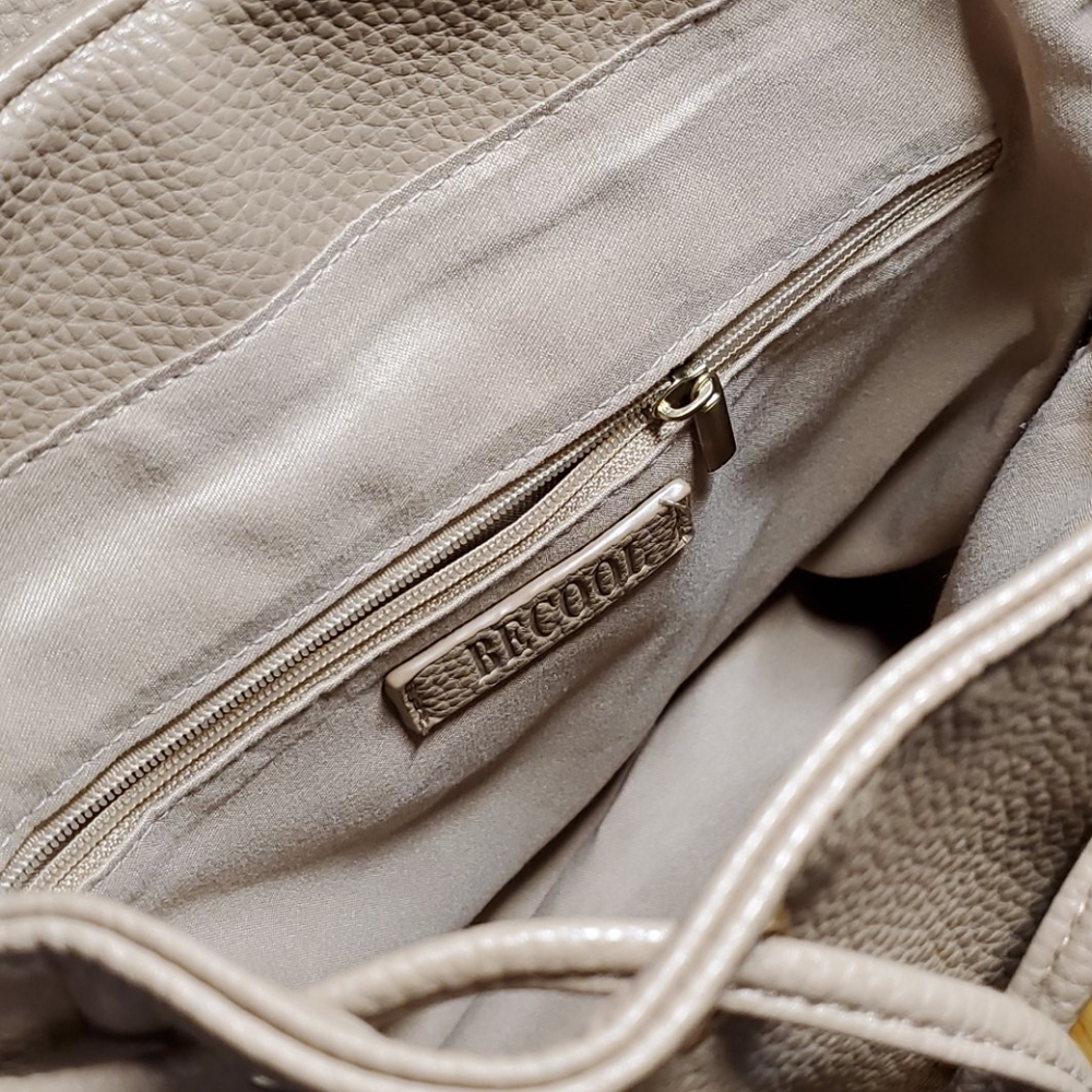 backpack - Picture 4 of 8